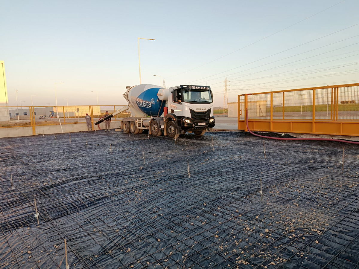 Pavimento de hormigón pulido realizado para Grúas Eugenio en Badajoz
